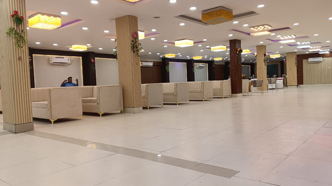 Hotel Vibrant in lawn & Banquet